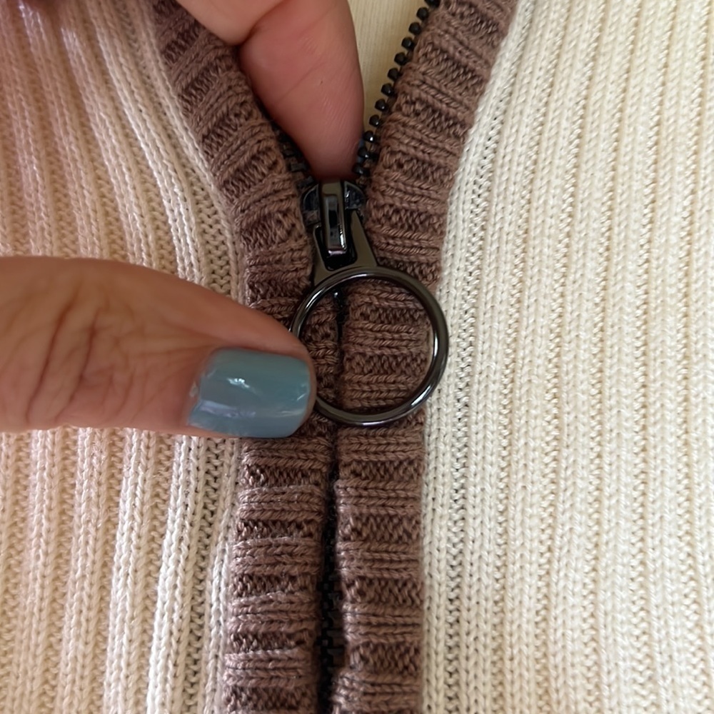 Monrow Two tone neutral 1/4 zip knit sweater size medium - Picture 12 of 12